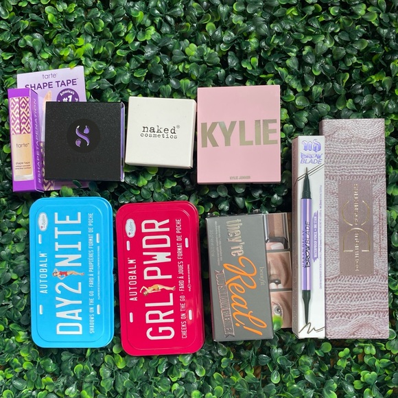 Prestige Makeup Medley Retail $187 - Picture 16 of 16